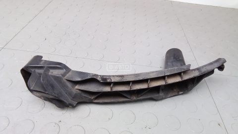 Крепление бампера переднее