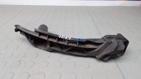 Крепление бампера переднее