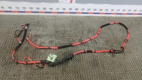 Клемма аккумулятора плюс