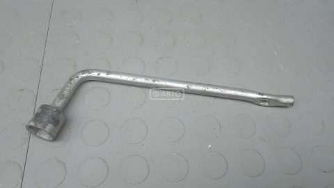 Ключ колесный