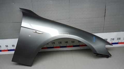 Крыло переднее правое