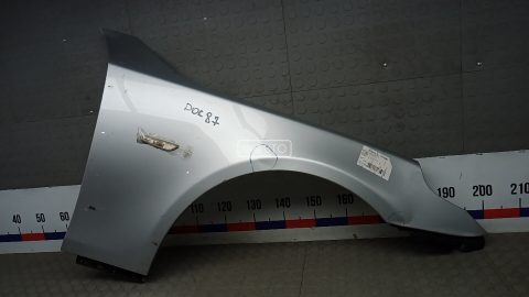 Крыло переднее правое