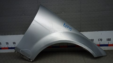 Крыло переднее правое