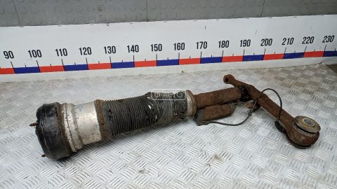 Стойка передняя правая