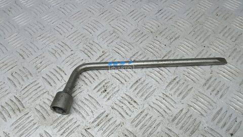 Ключ колесный