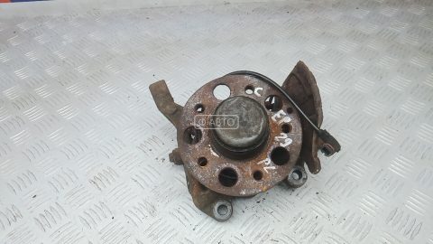 Ступица передняя левая