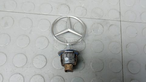 Значок на капот