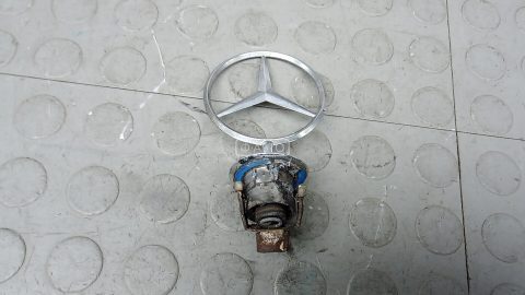 Значок на капот