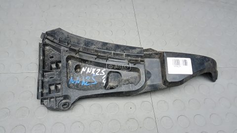 Крепление бампера переднее