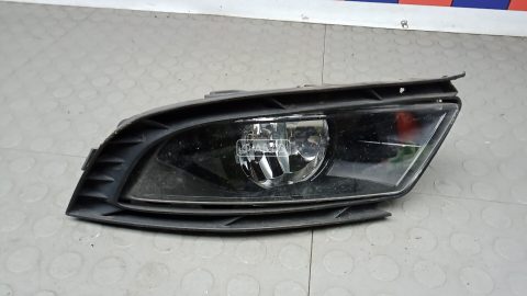 Фара галогенная правая передняя