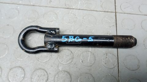 Крюк буксировочный