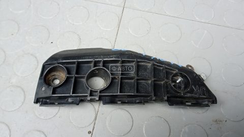 Крепление бампера переднее