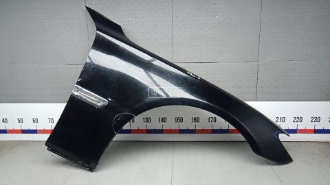 Крыло переднее правое