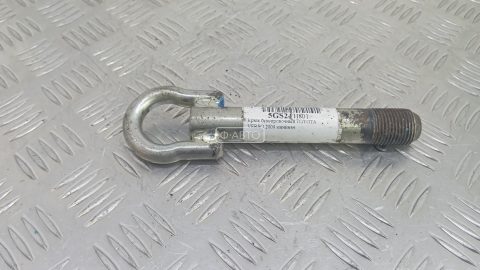 Крюк буксировочный