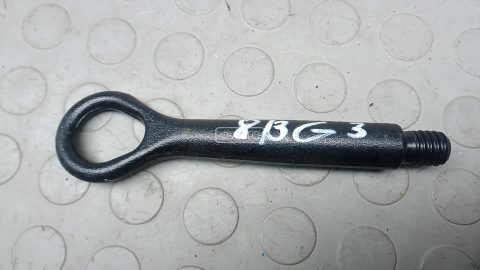 Крюк буксировочный