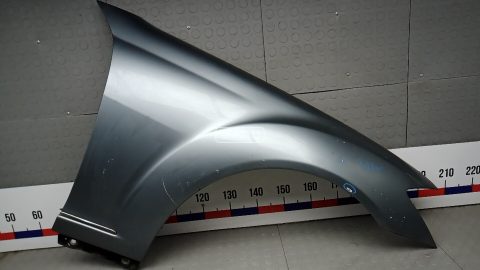 Крыло переднее правое