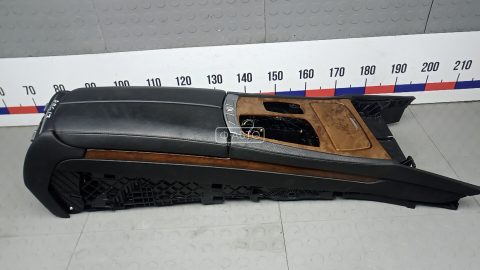 Подлокотник центральный