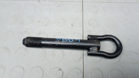 Крюк буксировочный