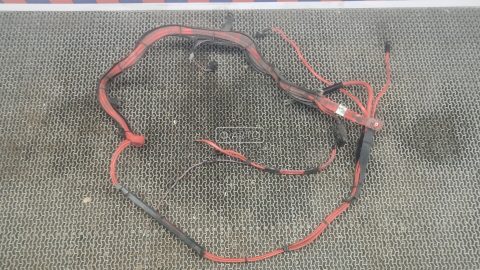 Клемма аккумулятора плюс