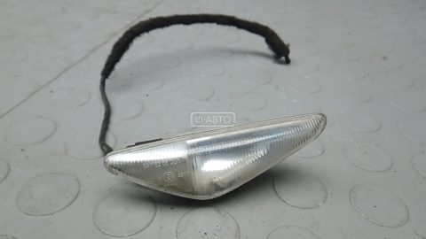 Повторитель поворота крыла передний правый