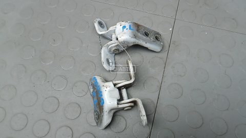 Петля передняя левая