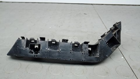 Крепление бампера переднее