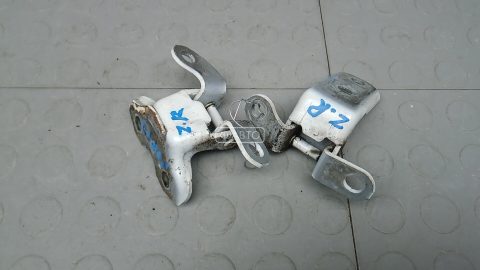 Петля двери задней правой