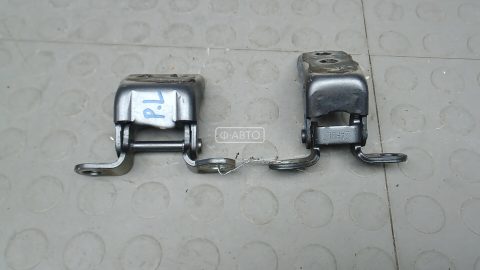 Петля передняя левая