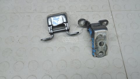 Петля передняя правая