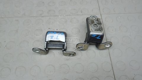 Петля двери задней левой