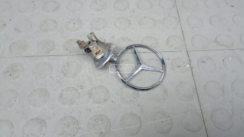 Значок на капот