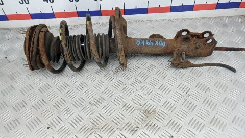 Стойка передняя правая