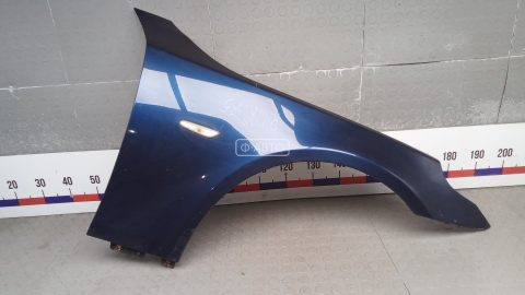 Крыло переднее правое
