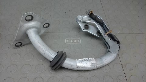 Петля крышки багажника