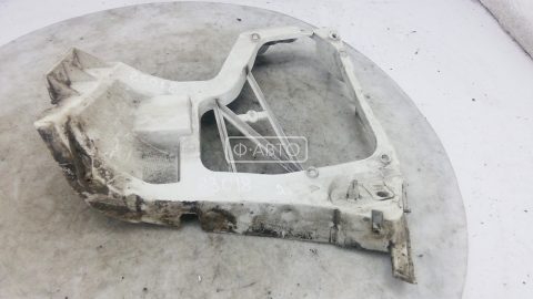 Крепление бампера переднее