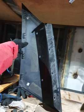 Накладка передней правой стойки