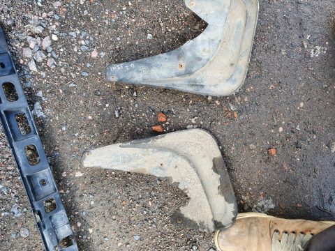 Брызговик задний