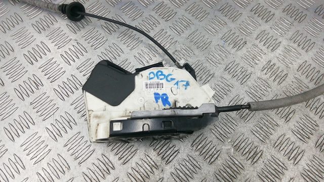 Замок двери передней правой