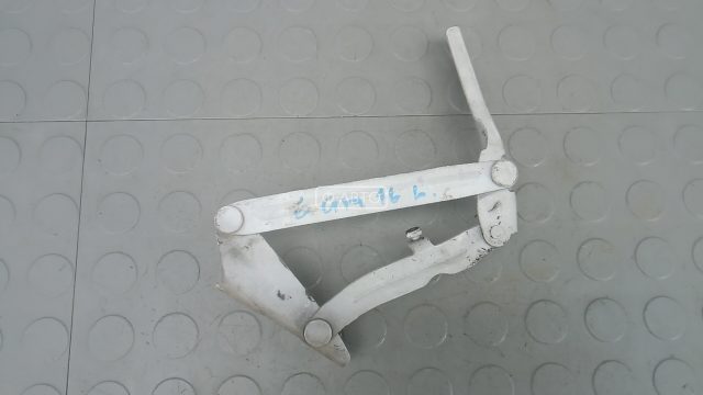 Петля капота