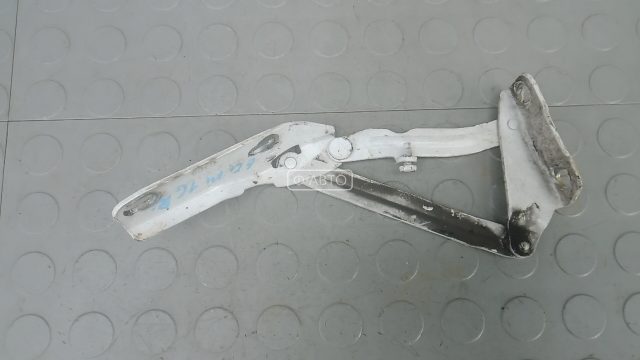 Петля капота