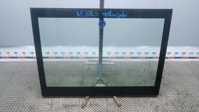 Стекло кузова боковое заднее правое