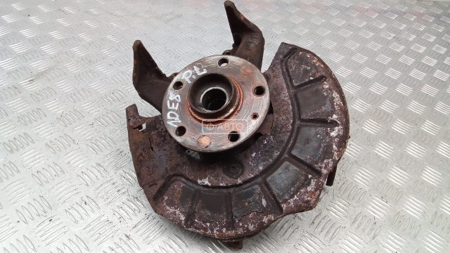 Ступица передняя левая