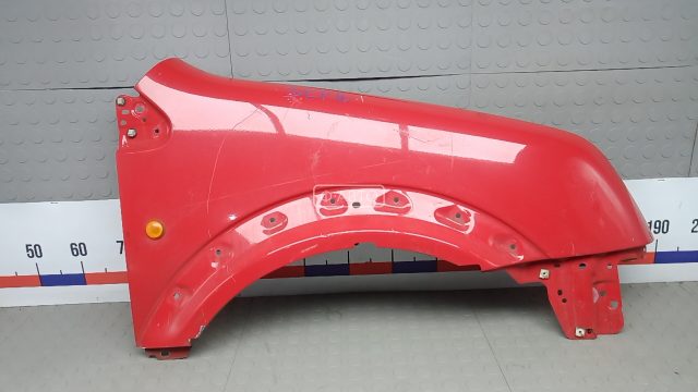 Крыло переднее правое