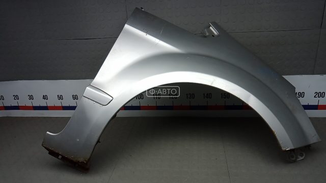 Крыло переднее правое