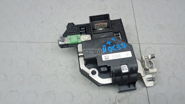 Клемма аккумулятора плюс