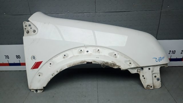 Крыло переднее правое