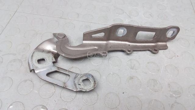 Петля капота