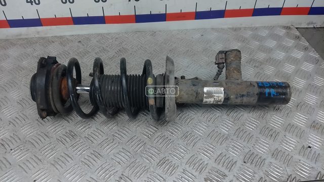 Стойка передняя правая