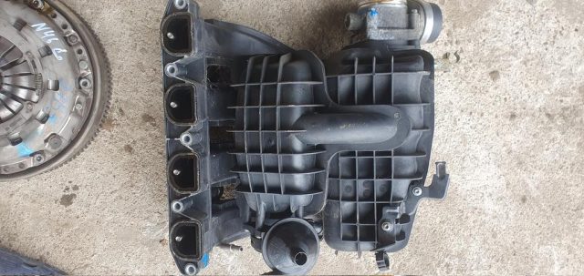 Впускной коллектор